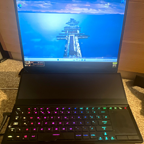Asus rog zephyrus duo se - duo,